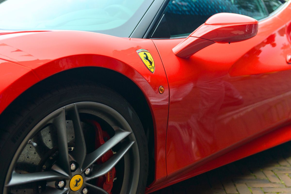 Ferrari finit dans un étang