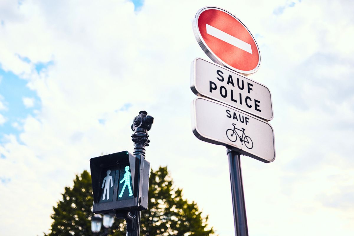 Paris interdit l'accès en voiture
