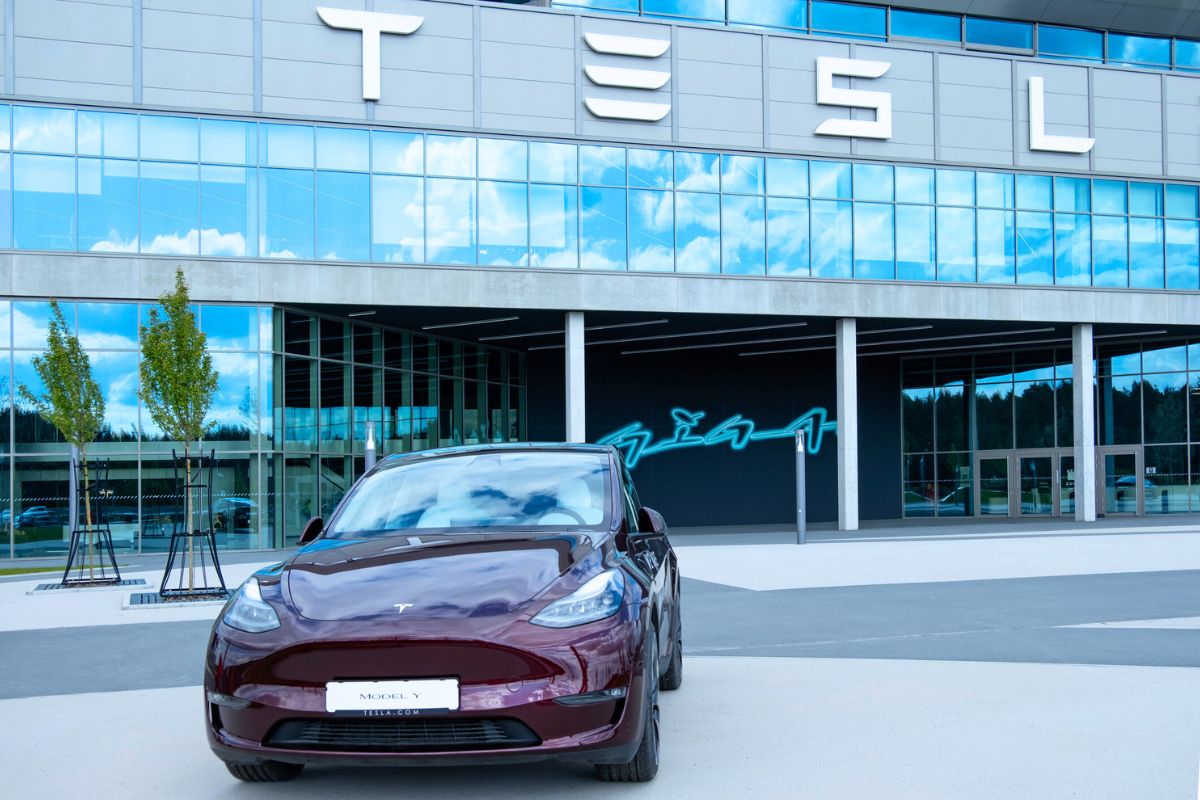 Tesla stoppe net deux nouvelles marques