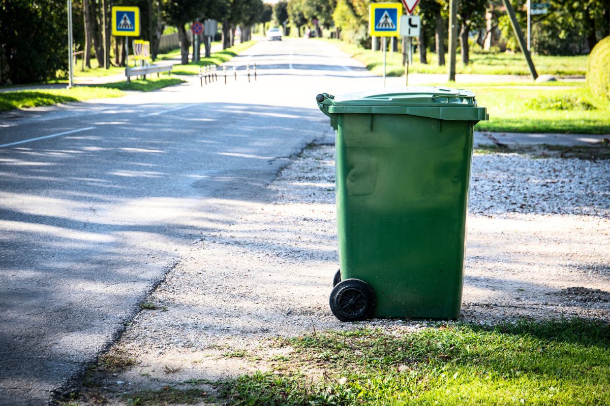 radars cachés dans des poubelles