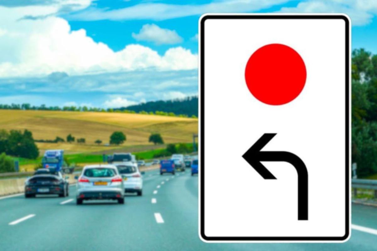 Panneau routier à point rouge