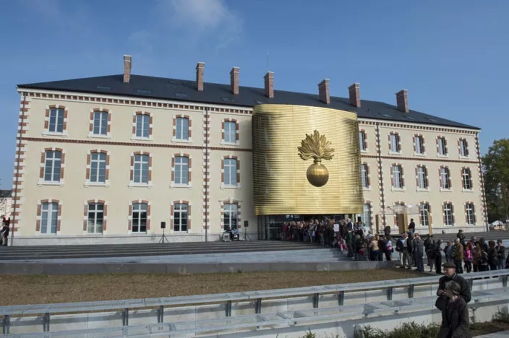La splendide façade du musée de la Gendarmerie nationale à Melun
