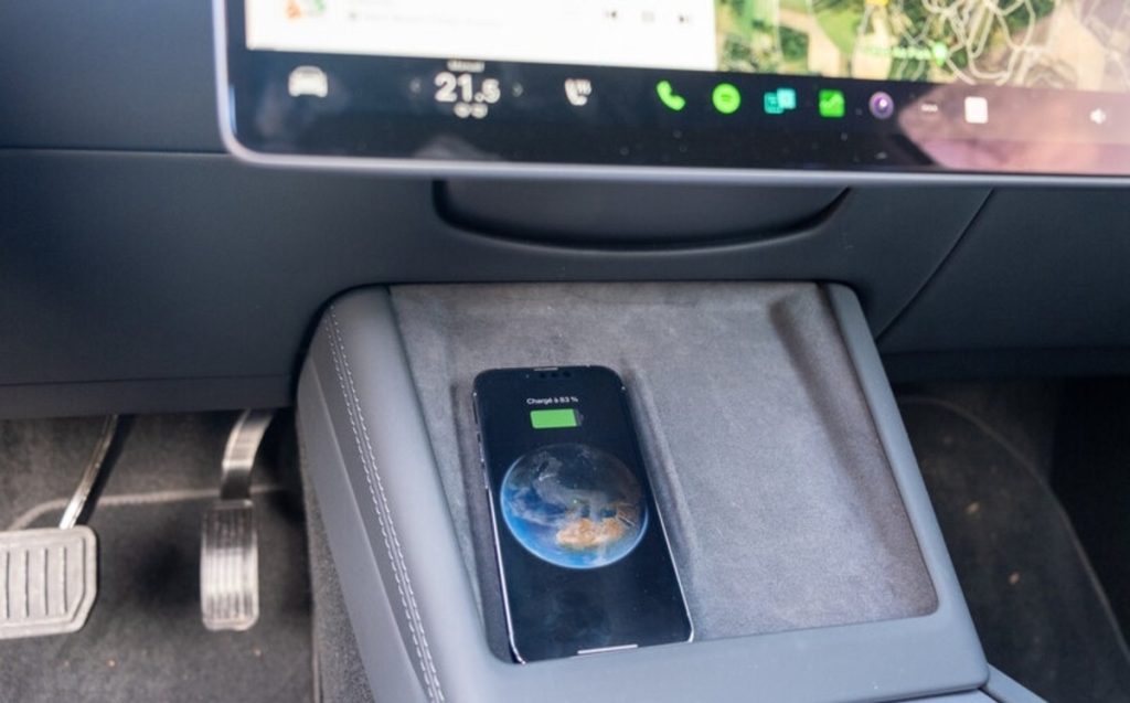 Le double chargeur à induction de la Tesla Model 3.